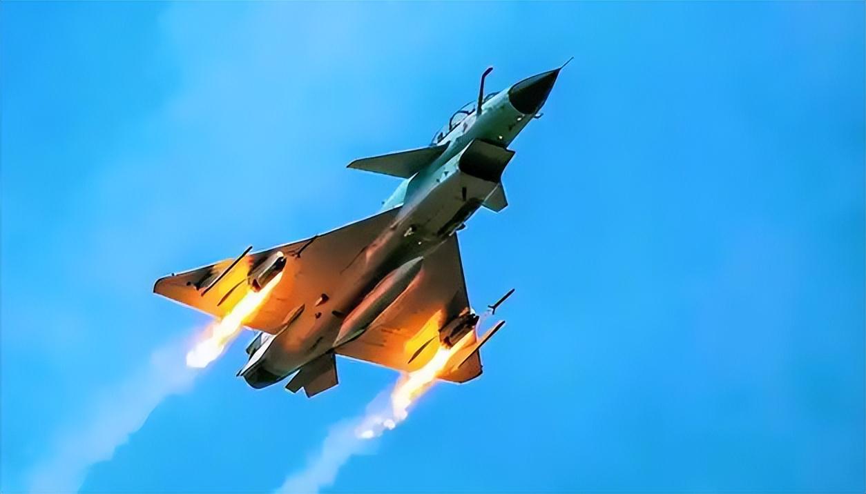 歼十战机是否落后的探讨,歼十战机是否落后,深度探讨与解析