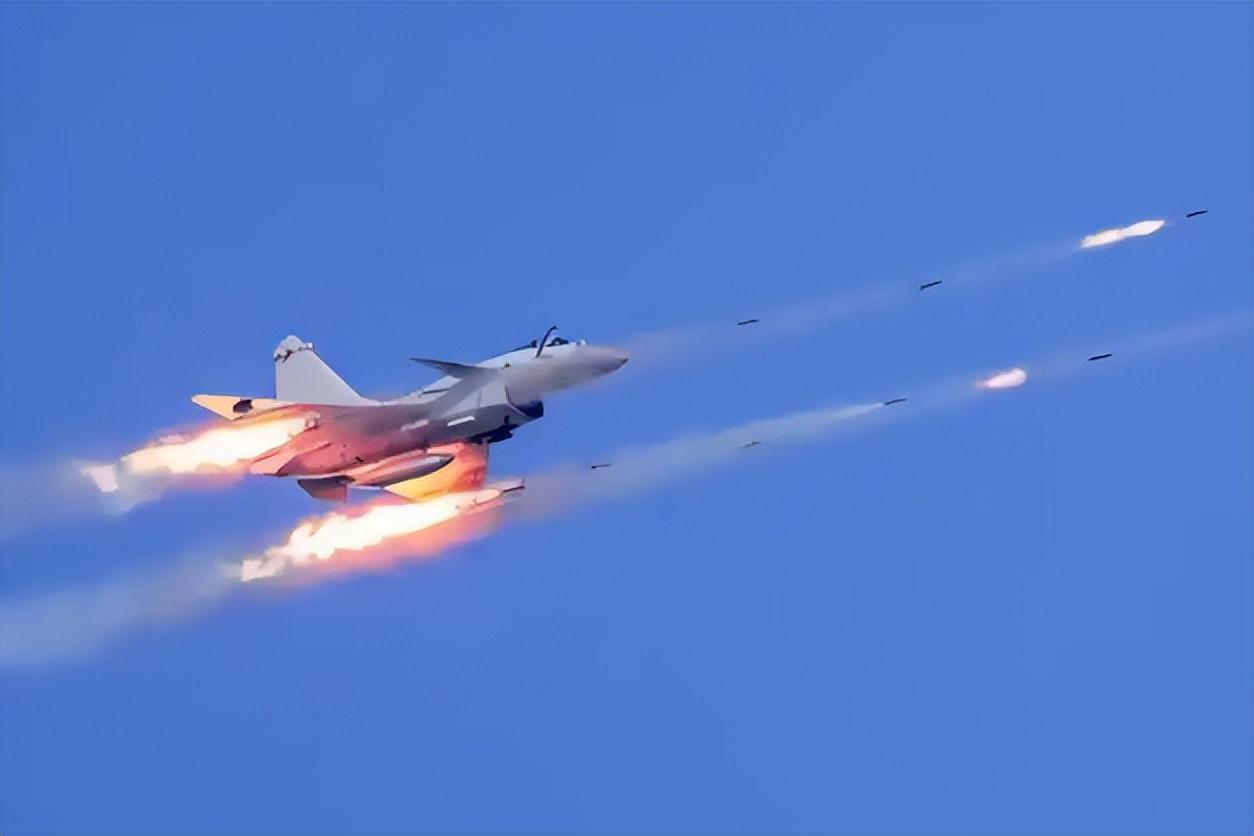 歼十战机是否落后的探讨,歼十战机是否落后,深度探讨与解析