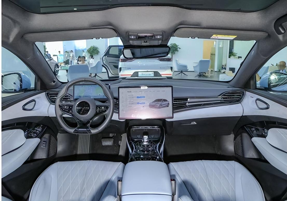 歼-20飞行员，精英中的精英——揭秘其级别与荣誉，揭秘歼-20飞行员级别与荣誉，精英中的精英