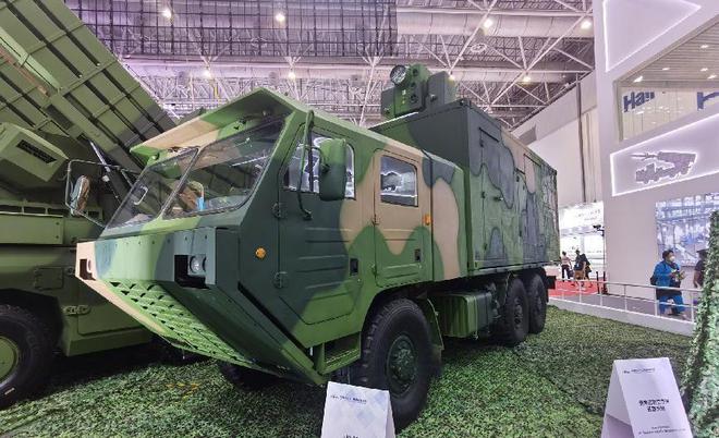 中国的先进武器，展现力量与荣耀的图片，中国尖端武器力量展示，荣耀与力量的见证