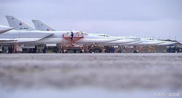 图22M逆火轰炸机与图-160战略轰炸机,冷战巨人之比较,冷战巨人之比较,图-22M逆火轰炸机与图-160战略轰炸机对比解析