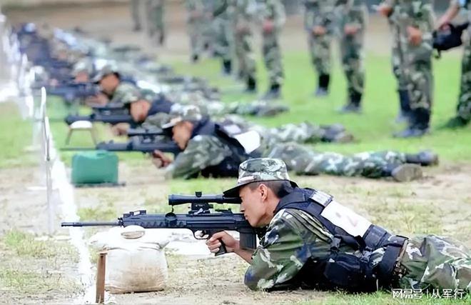 武警特战衣服图片,展现力量与荣耀的象征,武警特战装备展示,力量与荣耀的象征服装图片欣赏
