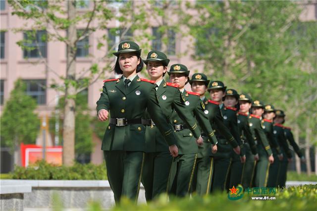 解放军女兵队列训练的独特魅力与挑战,解放军女兵队列训练的独特魅力与所面临的挑战