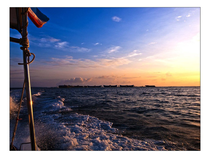 半潜船船头方向解析，半潜船船头方向深度解析