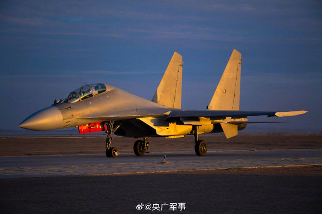 歼-16战斗机首飞成功,中国空中力量的崭新篇章,歼-16战斗机首飞成功,揭幕中国空中力量新篇章