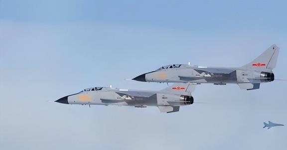 歼-10与歼-11战斗机的对比研究,歼-10与歼-11战斗机性能对比研究分析