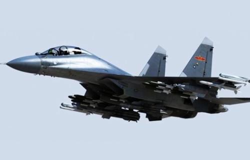 歼-16战斗机能否击败台风，现代战争中的挑战与应对，歼-16战斗机面临现代战争挑战，能否击败台风及应对策略探讨