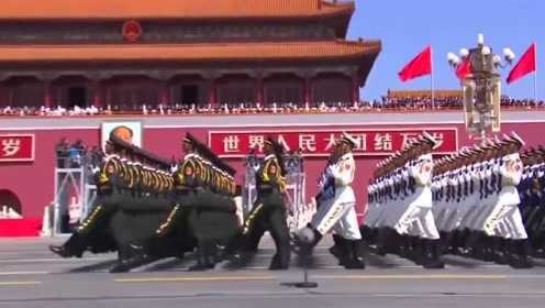 阅兵盛典,现在向我们迎面走来的是英勇的军队,阅兵盛典,英勇军队震撼走来