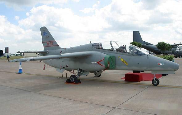 雅克130与M346,两款战斗机的独特魅力与性能对比,雅克130与M346战斗机,独特魅力与性能深度对比