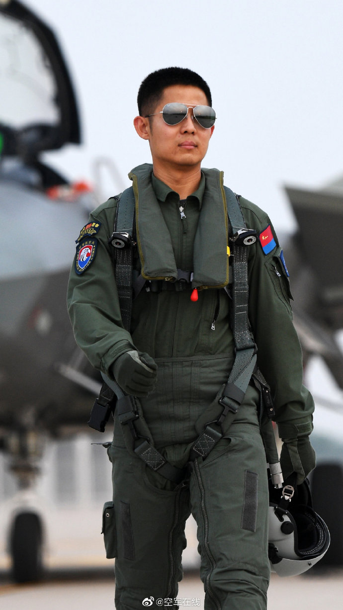 歼-20飞行员的条件与选拔,新时代空中卫士的卓越之路,新时代空中卫士的卓越之路,歼-20飞行员的条件与选拔之路