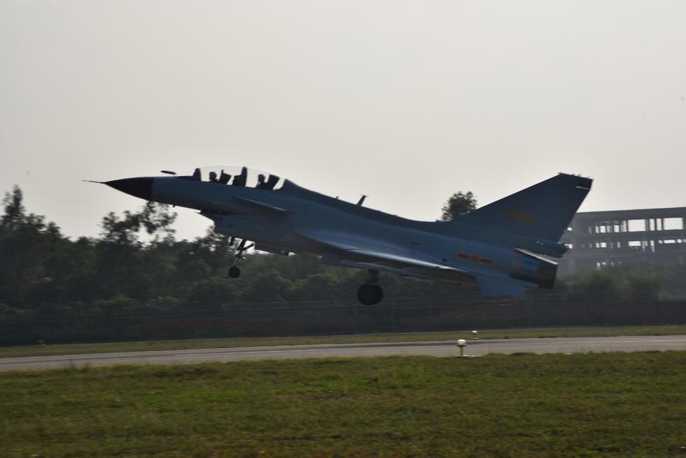 歼-10战斗机起飞所需油量研究,歼-10战斗机起飞油耗深度研究
