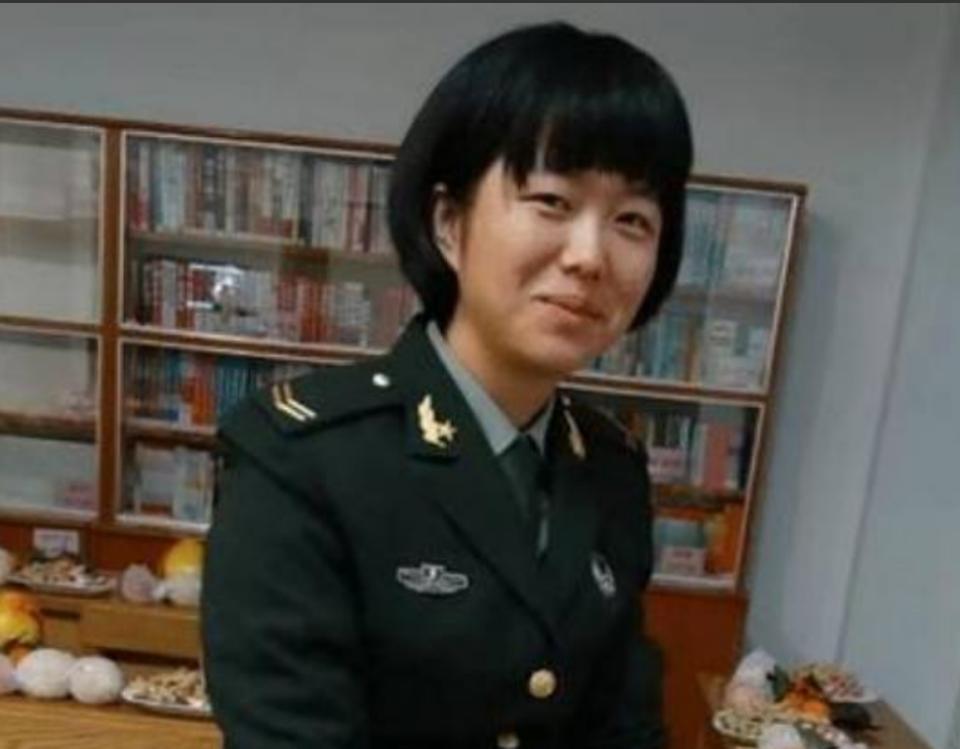 中国女兵唐冰照片,坚韧与力量的象征,中国女兵唐冰,坚韧与力量的典范照片