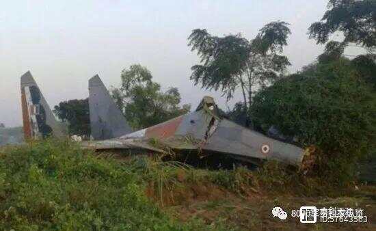 电影中的歼-10战斗机迫降废弃机场的壮丽瞬间,电影中的歼-10战斗机废弃机场迫降壮丽瞬间纪实