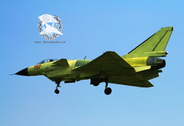 歼-10战斗机,探索其长宽高与卓越性能,歼-10战斗机的长宽高与卓越性能解析