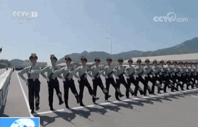 震撼心灵的高清男子三军仪仗队蒙眼踢正步表演，震撼心灵！男子三军仪仗队蒙眼踢正步表演惊艳全场
