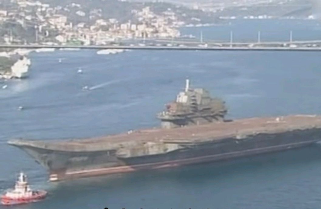 瓦良格号归来与方方的历史使命，瓦良格号归来与方方的使命，历史交汇的印记