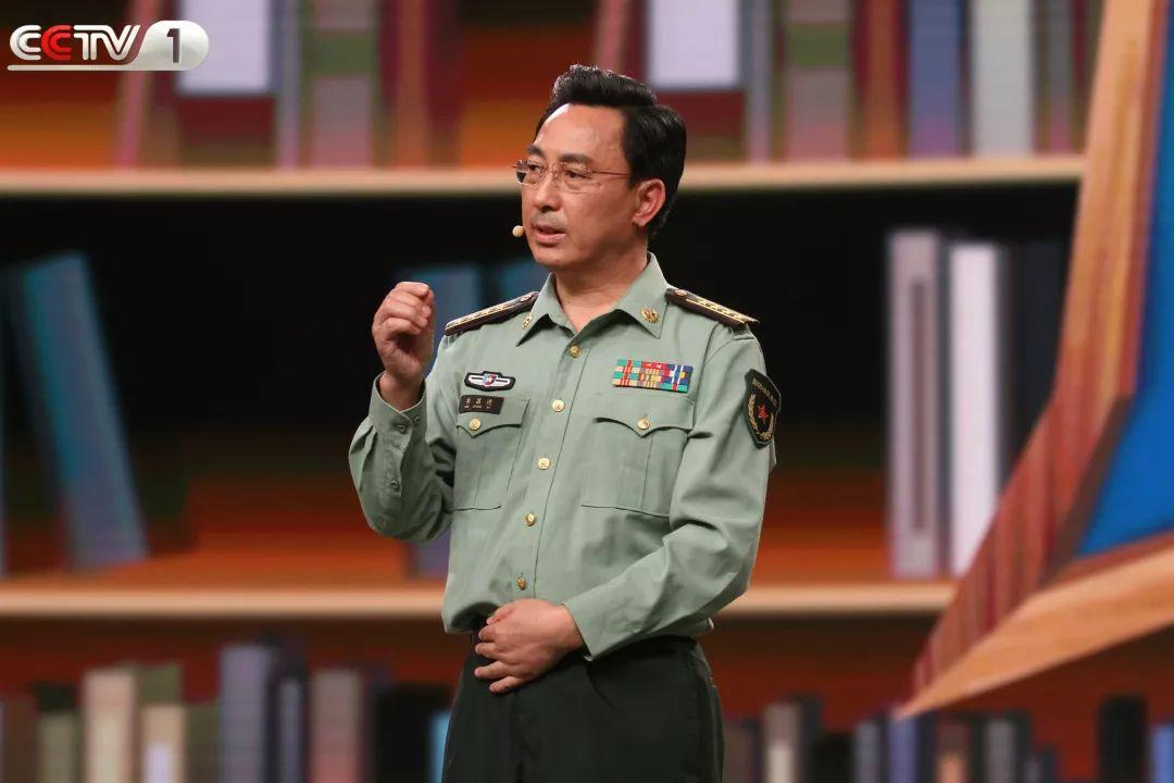 解放军八一勋章获得者的荣耀与担当,解放军八一勋章获得者,荣耀与担当的典范