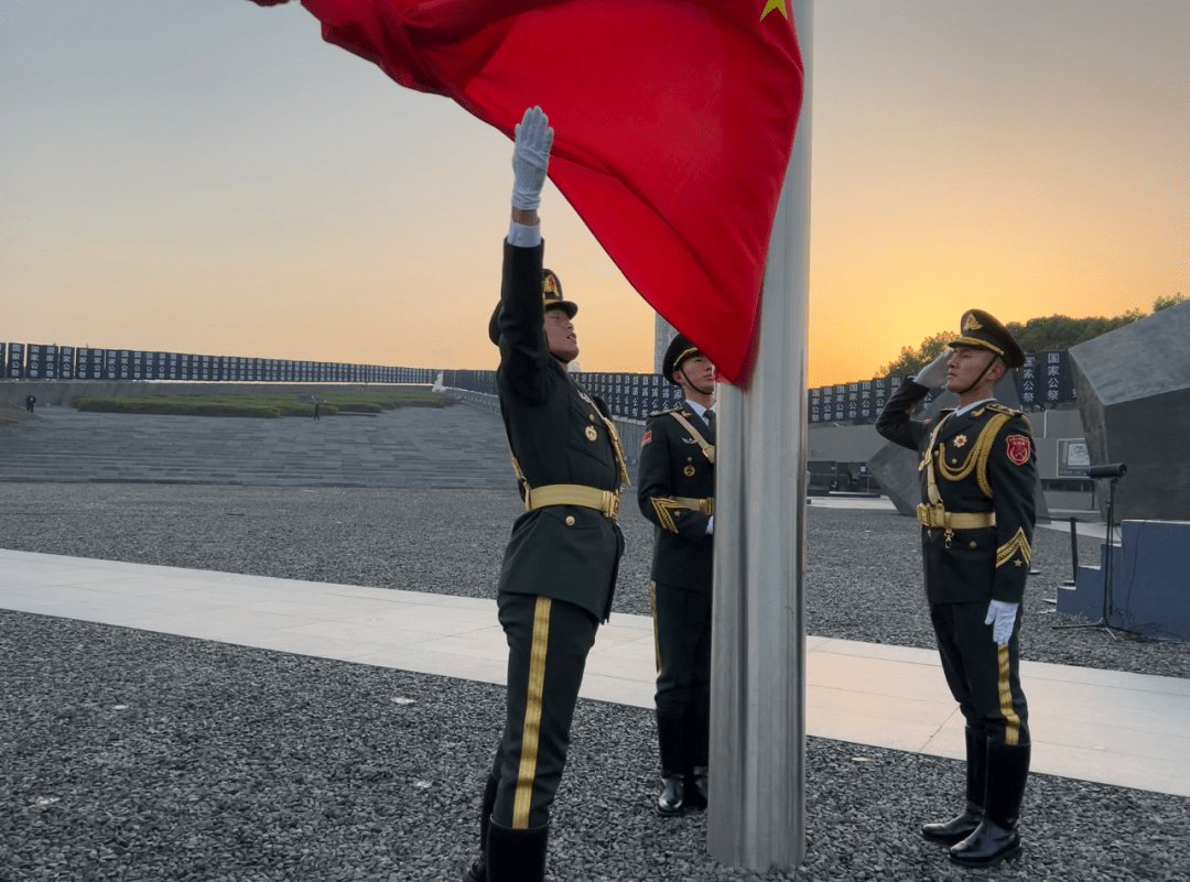 三军仪仗队升国旗图片,荣耀与尊严的象征,三军仪仗队升国旗瞬间,荣耀与尊严的永恒象征