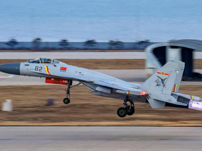 歼-15的特点,中国海军航空兵的新锐利器,歼-15,中国海军航空兵的新锐利器揭秘