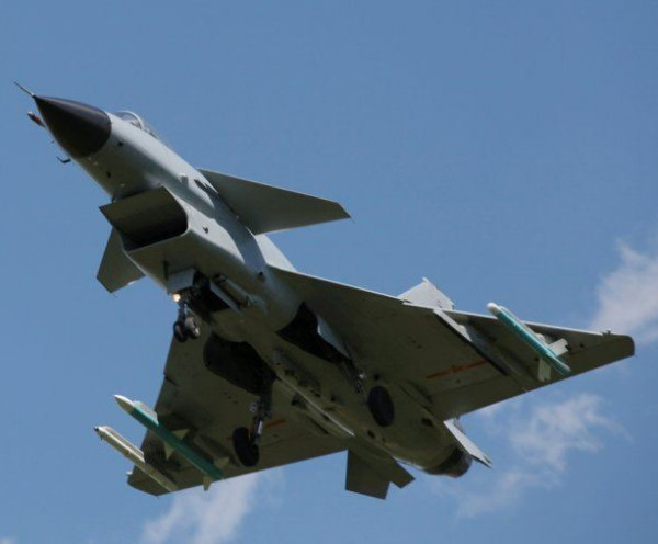 歼-10战斗机转弯半径研究,性能与技术的完美结合,歼-10战斗机转弯半径研究,性能巅峰,技术精粹