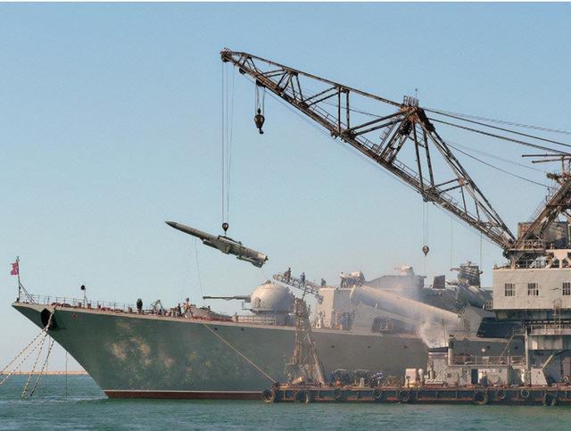 瓦良格号航母,排水量的深度解析,瓦良格号航母排水量深度解析