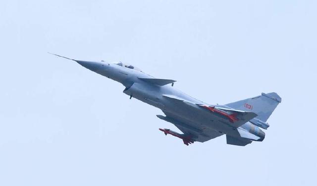 歼-10战斗机续航性能深度解析,歼-10战斗机续航性能全面解析