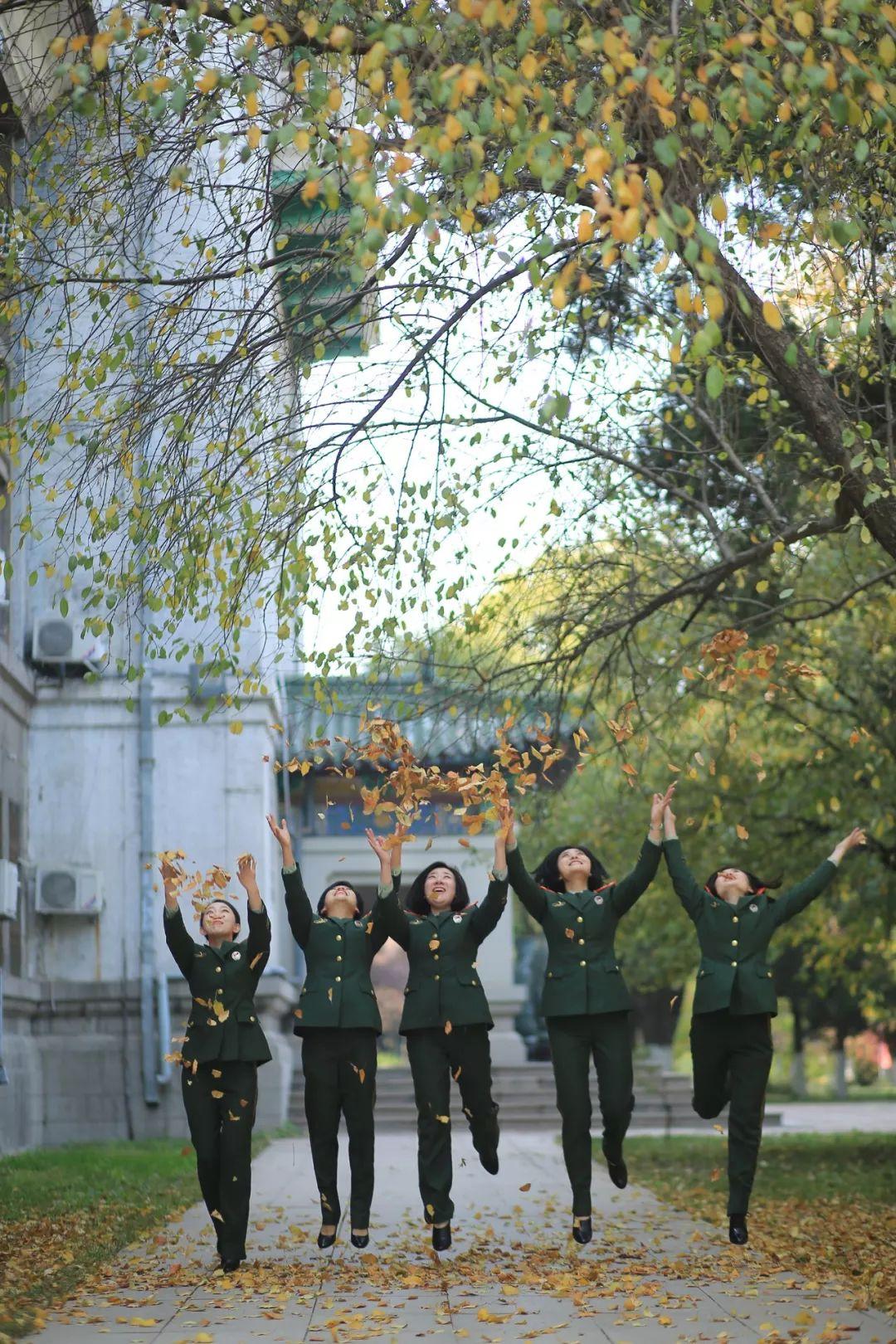 国庆阅兵中的璀璨明珠,女兵王小寒,国庆阅兵中的璀璨明珠,女兵王小寒的荣耀时刻