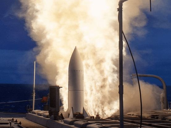 标准导弹,现代战争中的精准打击力量,标准导弹,现代战争的精准打击利器