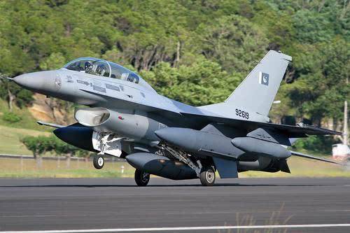 F-16战斗机服役年份探究,F-16战斗机服役年份深度解析