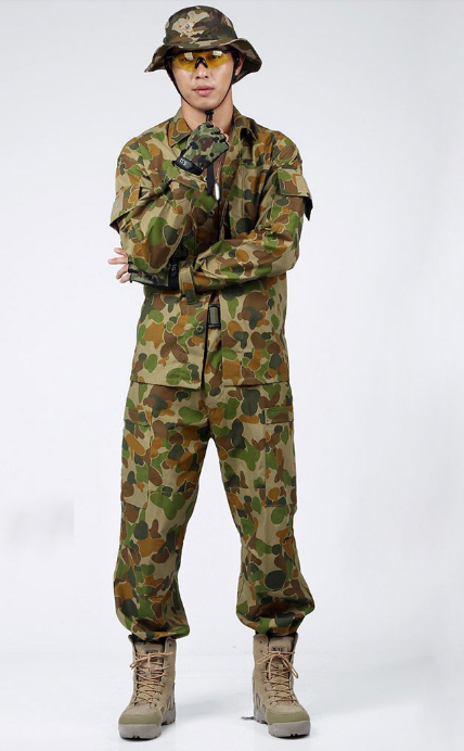 迷彩服与军装的归属关系探讨,迷彩服与军装的归属关系深度解析