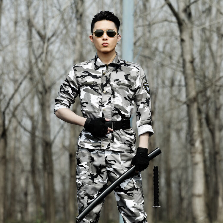 迷彩服与军装的归属关系探讨,迷彩服与军装的归属关系深度解析