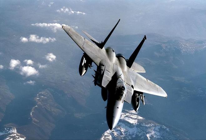 军事新闻,全球军事动态深度解析,全球军事动态深度解析与军事新闻报道速递