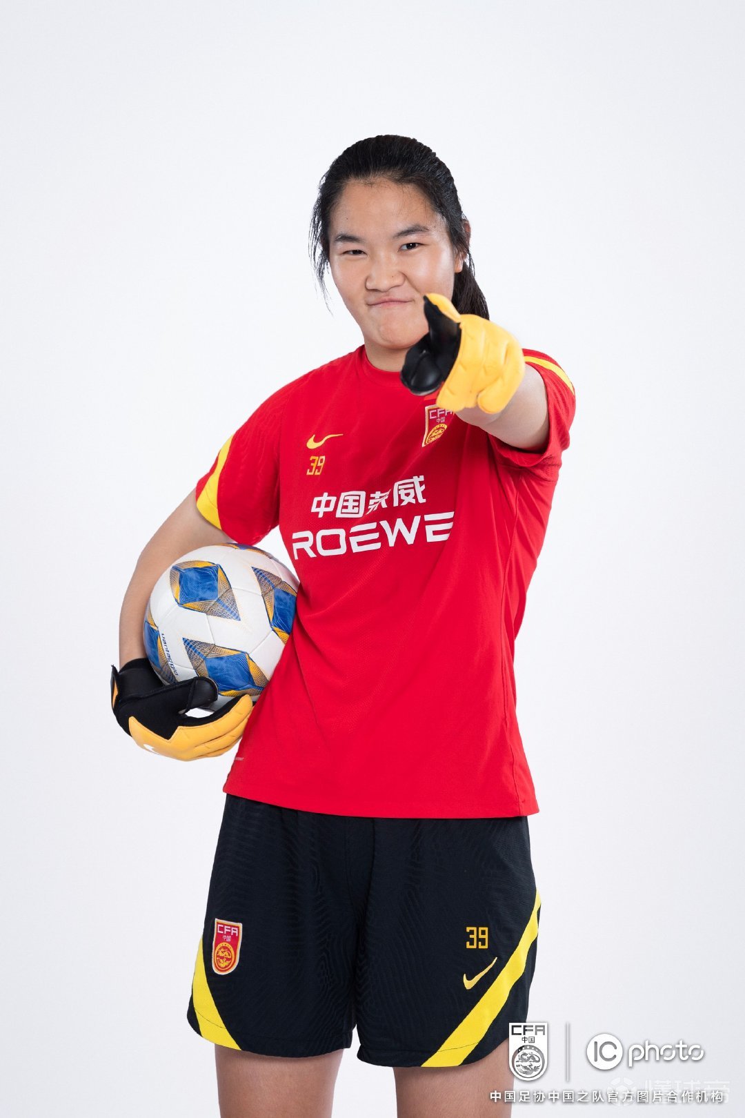 中国女足姑娘,照片背后的坚韧与力量,中国女足姑娘,坚韧与力量的无声见证