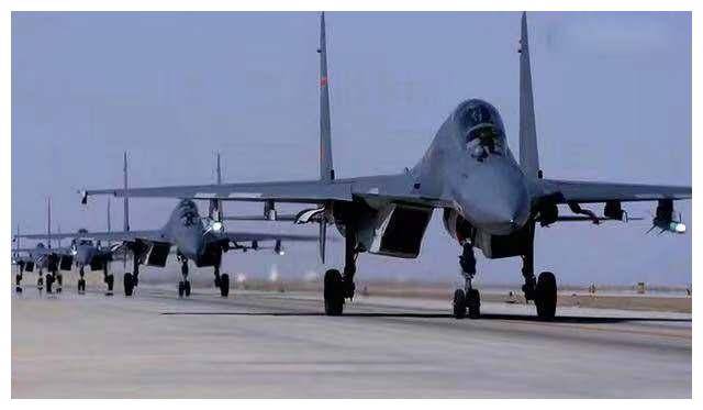 歼-16潜龙战斗机,空中力量的崭新篇章,歼-16潜龙战斗机,空中力量新纪元