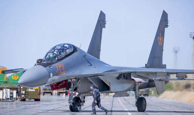 歼-16潜龙战斗机,空中力量的崭新篇章,歼-16潜龙战斗机,空中力量新纪元