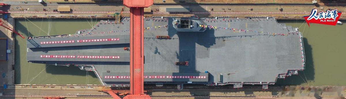 中国海军新里程碑,003号航母下水仪式隆重举行,中国海军新里程碑,003号航母下水仪式盛大举行