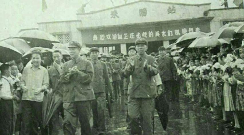 中越战争火箭炮齐射视频,历史与现实的交汇,中越战争火箭炮齐射瞬间,历史与现实的震撼交汇