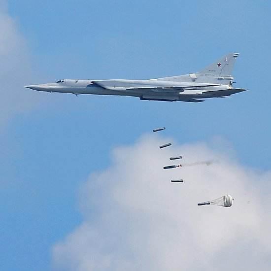 图22逆火轰炸机和图160的区别,两款冷战巨型的对比解析,冷战巨无霸对决,图-22逆火轰炸机和图-160深度对比解析