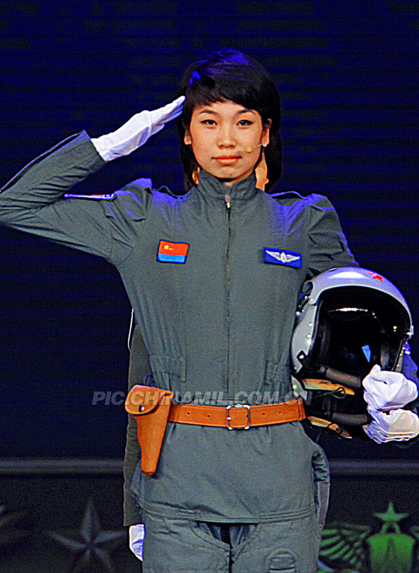 女飞行员张晓佳,翱翔天际的璀璨星辰,女飞行员张晓佳,翱翔天际的星辰璀璨之旅