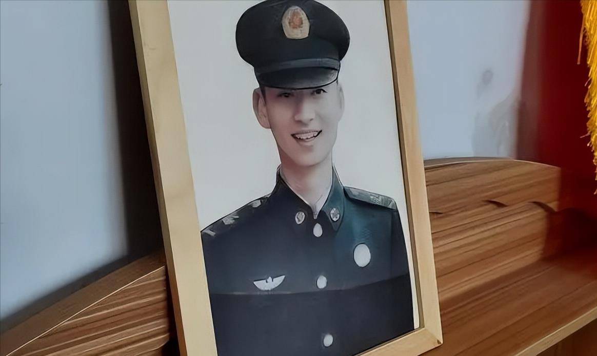 我哥叫肖思远的照片,一段深情的回忆,肖思远的照片,深情回忆的触动