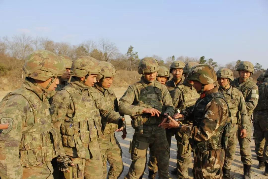 星空迷彩服,穿着的边界与文化的解读,星空迷彩服,穿着边界与文化解读之间的探索