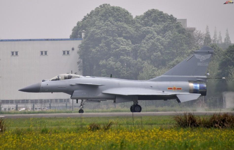 揭秘歼-10战斗机的心脏,发动机的位置与重要性,揭秘歼-10战斗机心脏,发动机位置与重要性探究