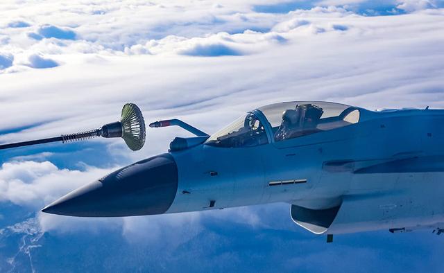 揭秘歼-10战斗机的心脏,发动机的位置与重要性,揭秘歼-10战斗机心脏,发动机位置与重要性探究