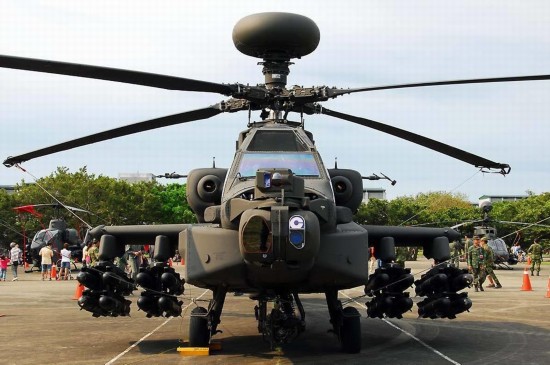 罪恶与正义,阿帕奇武装直升机的双面解读,阿帕奇武装直升机,罪恶与正义的交织解读