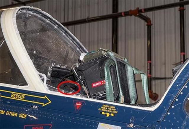 歼-10座舱盖高空爆炸事件与卢建军的英勇表现,歼-10座舱盖高空惊险瞬间,卢建军英勇表现获赞