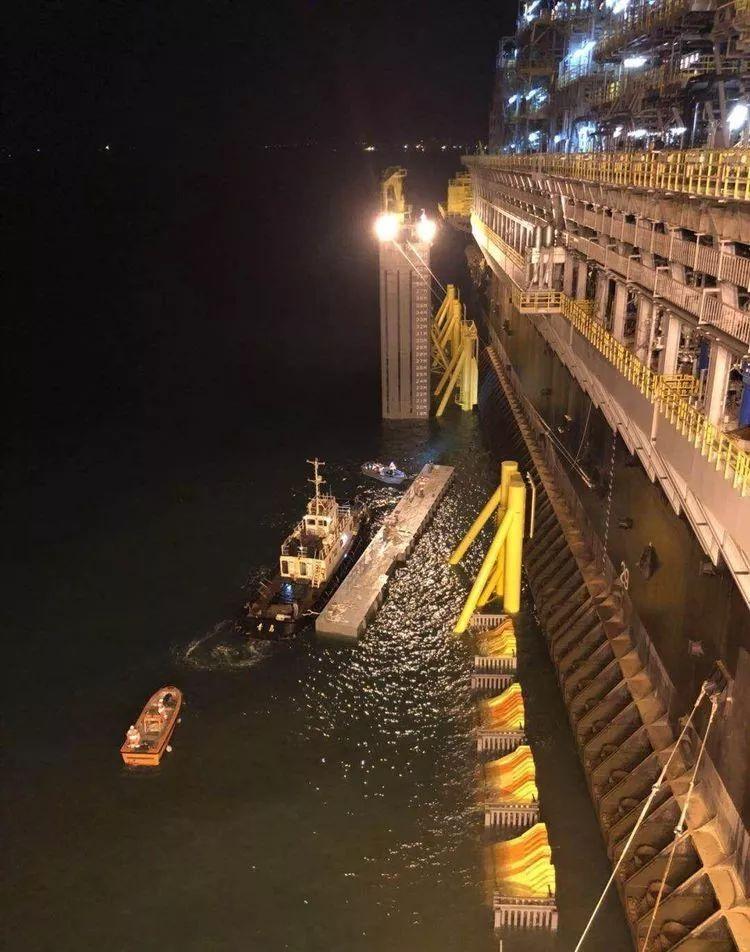 半潜船通过改变哪些要素实现上浮与下沉,半潜船实现上浮与下沉的关键要素解析