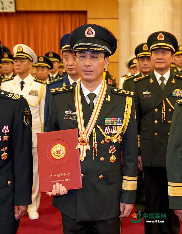 八一勋章获得者工资是否等同于师级工资?探讨勋章制度下的待遇问题,八一勋章获得者待遇解析,工资标准与师级相比,勋章制度下的待遇探讨