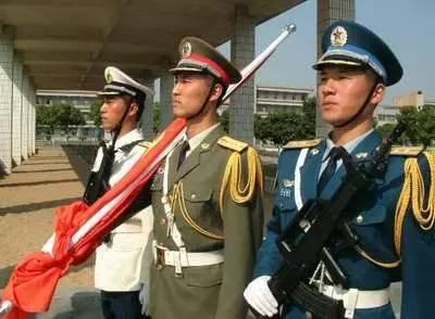 中国人民解放军97式军服,传统与现代交融的象征,中国人民解放军97式军服,传统与现代交融的标志性服饰