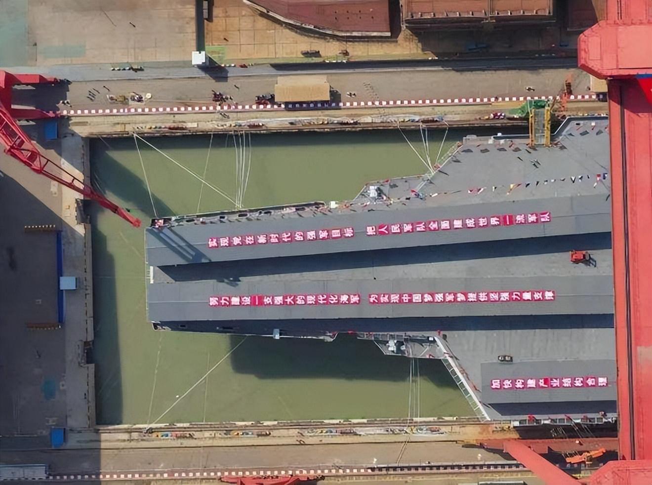 中国海军新里程碑,第三艘航母下水仪式隆重举行,中国海军新里程碑,第三艘航母下水仪式盛大举行