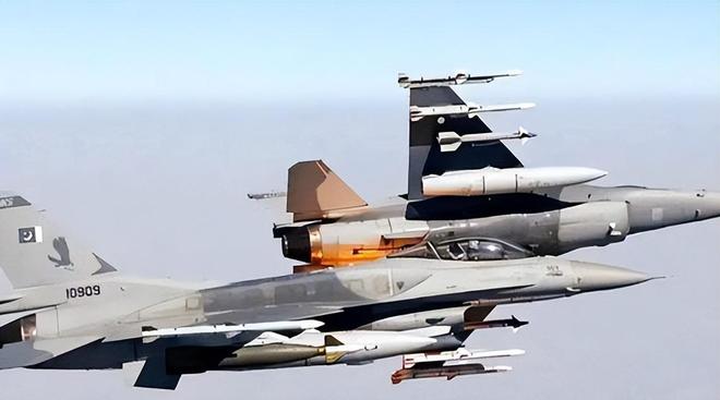 揭秘F-16战斗机的推力之谜,多少吨?,揭秘F-16战斗机推力之谜,推力究竟有多少吨?